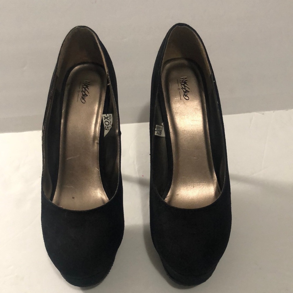 Mossimo Black Velvet platform pump heel